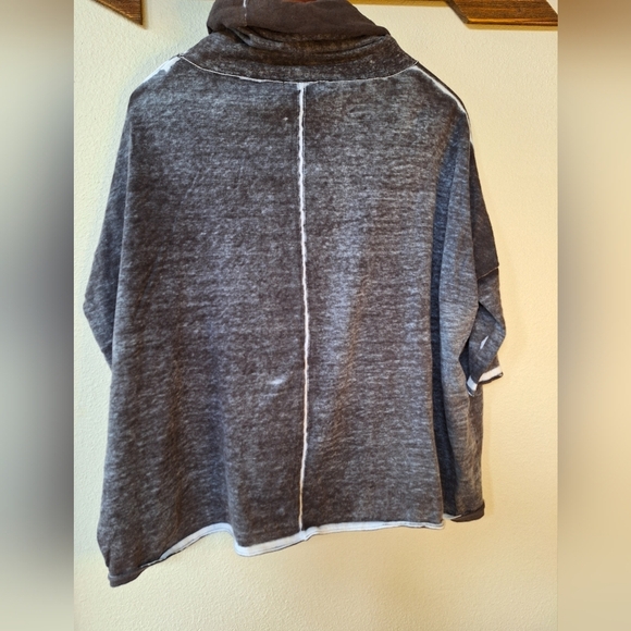 Democracy Womens Cowl Neck 3/4 length sleeves sweatshirt. Boxy. Size M - Picture 6 of 6